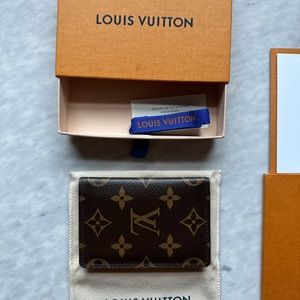 Louis Vuitton Pocket Organizer.